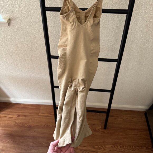 Quince Clay Sculpting Mid-Thigh Bodysuit Size L/XL - Picture 8 of 9